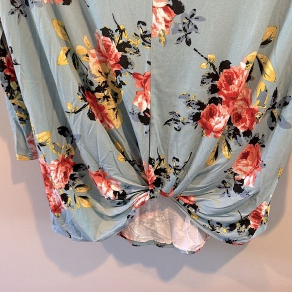 White Birch Medium Dusty‎ Blue Floral Print Long Sleeve Twist Front Top NWOT - Picture 6 of 7